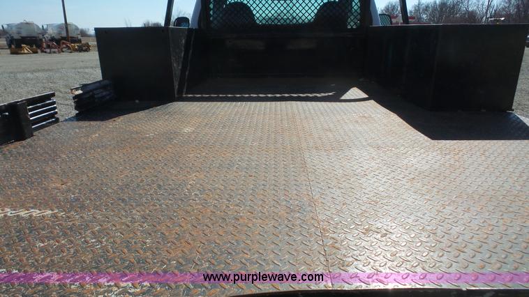 image for item J4710 2007 Ford F350 Super Duty flatbed pickup truck