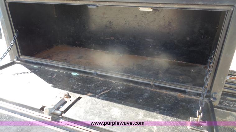 image for item J4710 2007 Ford F350 Super Duty flatbed pickup truck