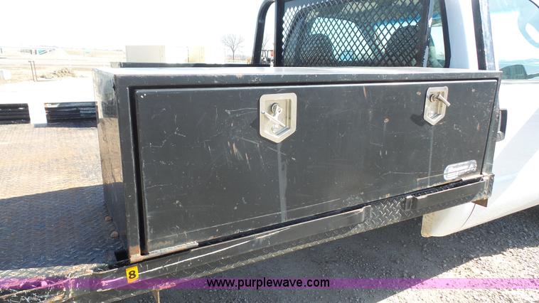 image for item J4710 2007 Ford F350 Super Duty flatbed pickup truck