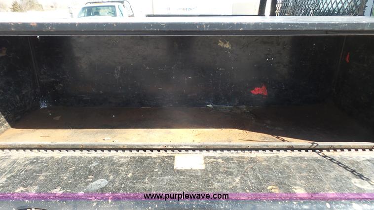 image for item J4710 2007 Ford F350 Super Duty flatbed pickup truck