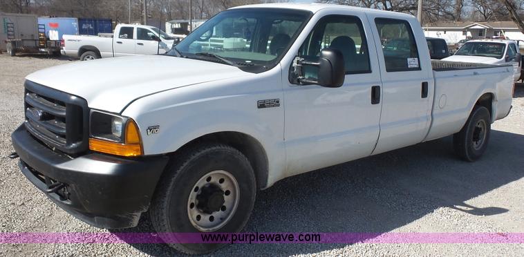 image for item J4711 2001 Ford F250 Super Duty Crew Cab pickup truck