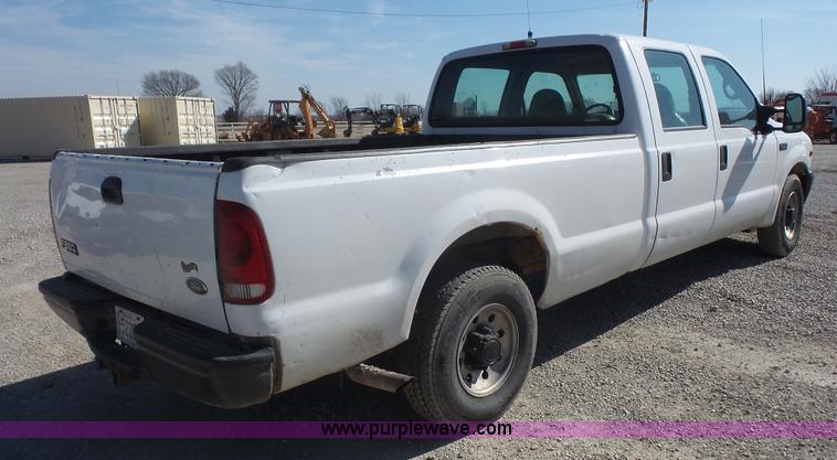 image for item J4711 2001 Ford F250 Super Duty Crew Cab pickup truck