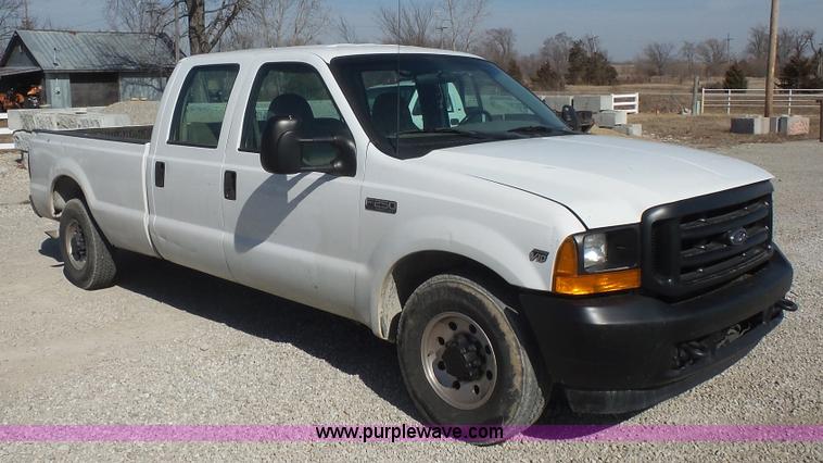 image for item J4711 2001 Ford F250 Super Duty Crew Cab pickup truck