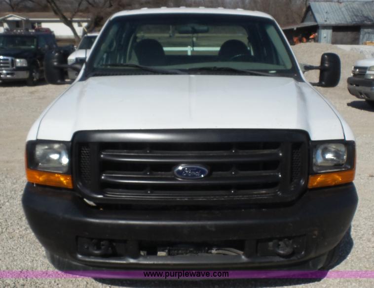 image for item J4711 2001 Ford F250 Super Duty Crew Cab pickup truck