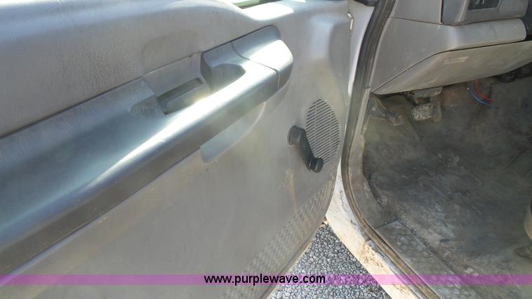 image for item J4711 2001 Ford F250 Super Duty Crew Cab pickup truck