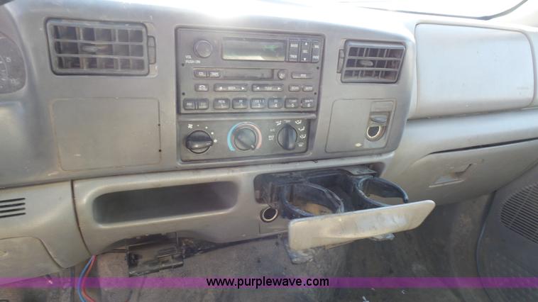 image for item J4711 2001 Ford F250 Super Duty Crew Cab pickup truck