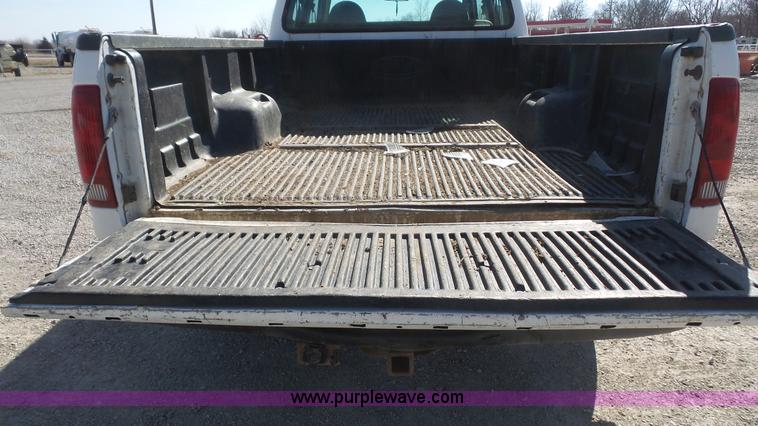 image for item J4711 2001 Ford F250 Super Duty Crew Cab pickup truck