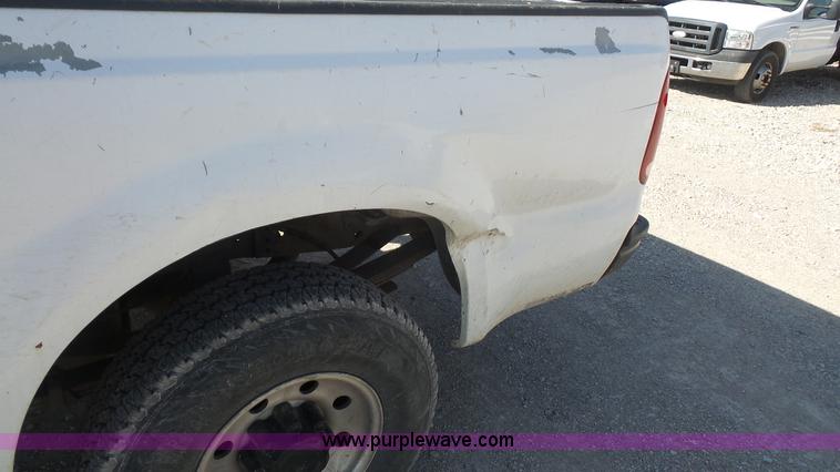 image for item J4711 2001 Ford F250 Super Duty Crew Cab pickup truck