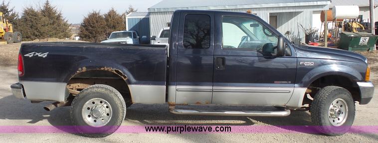 image for item J4714 2000 Ford F250 Super Duty SuperCab pickup truck