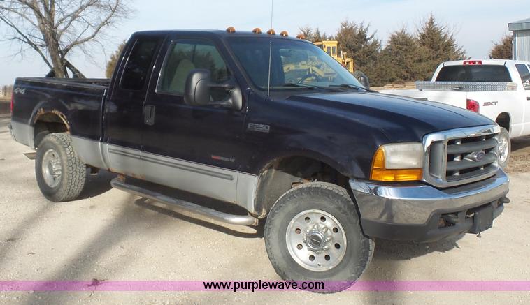 image for item J4714 2000 Ford F250 Super Duty SuperCab pickup truck