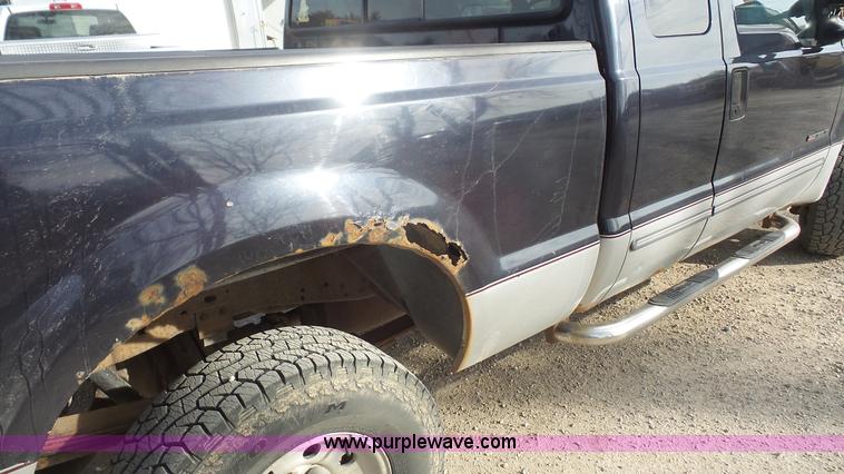 image for item J4714 2000 Ford F250 Super Duty SuperCab pickup truck