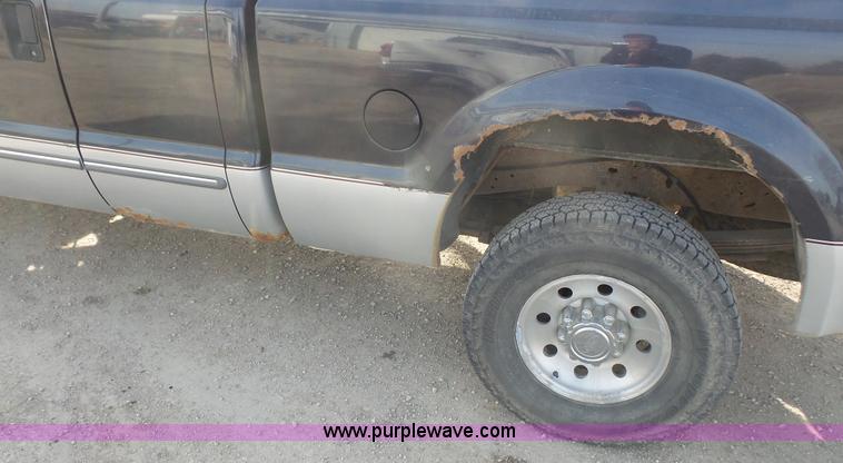 image for item J4714 2000 Ford F250 Super Duty SuperCab pickup truck