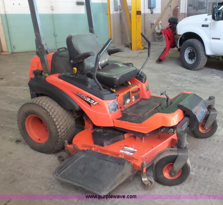 image for item J4724 2010 Kubota ZD331 lawn mower