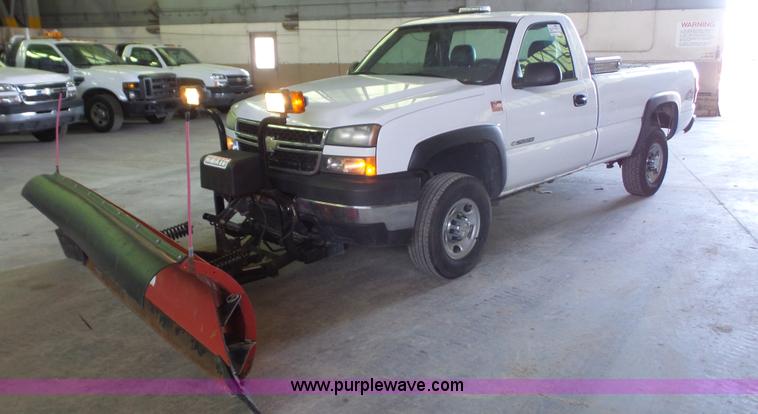 image for item J4734 2006 Chevrolet Silverado 2500HD pickup truck