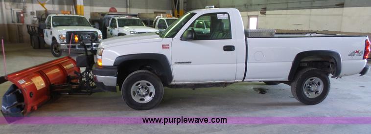 image for item J4734 2006 Chevrolet Silverado 2500HD pickup truck