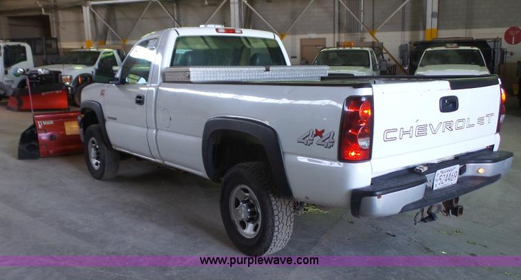 image for item J4734 2006 Chevrolet Silverado 2500HD pickup truck