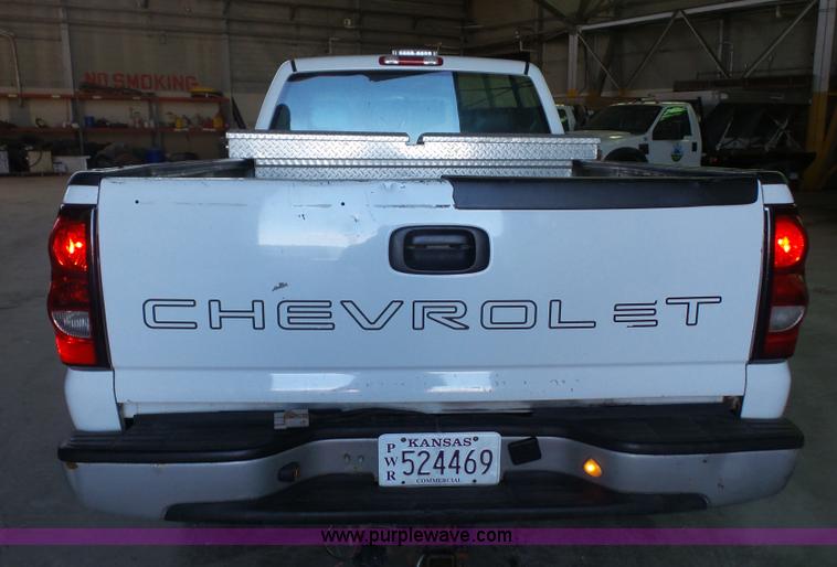 image for item J4734 2006 Chevrolet Silverado 2500HD pickup truck