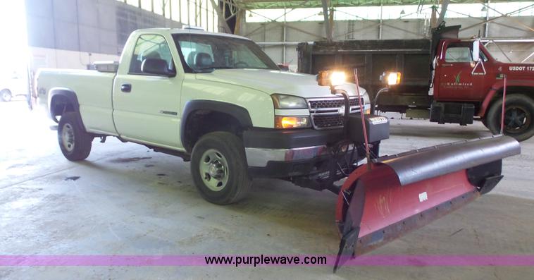 image for item J4734 2006 Chevrolet Silverado 2500HD pickup truck