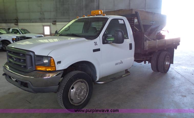 image for item J4735 2000 Ford F450 Super Duty flatbed truck