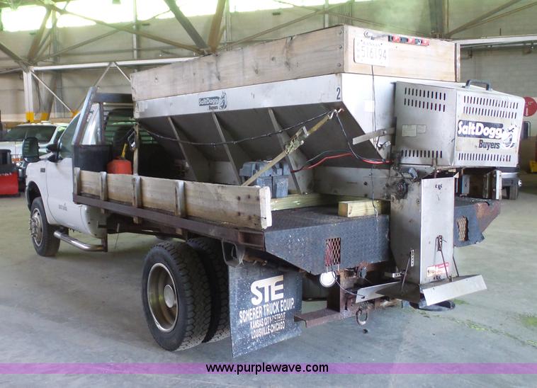 image for item J4735 2000 Ford F450 Super Duty flatbed truck