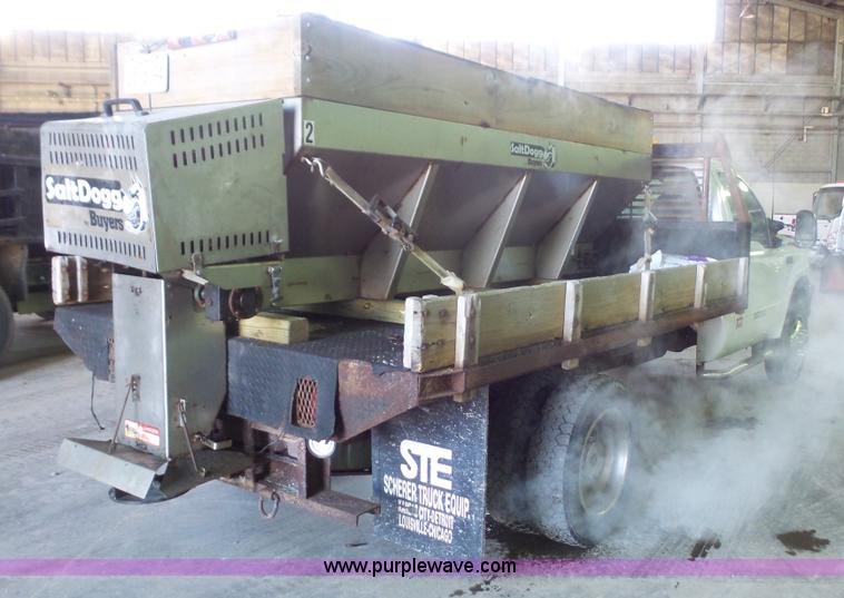 image for item J4735 2000 Ford F450 Super Duty flatbed truck