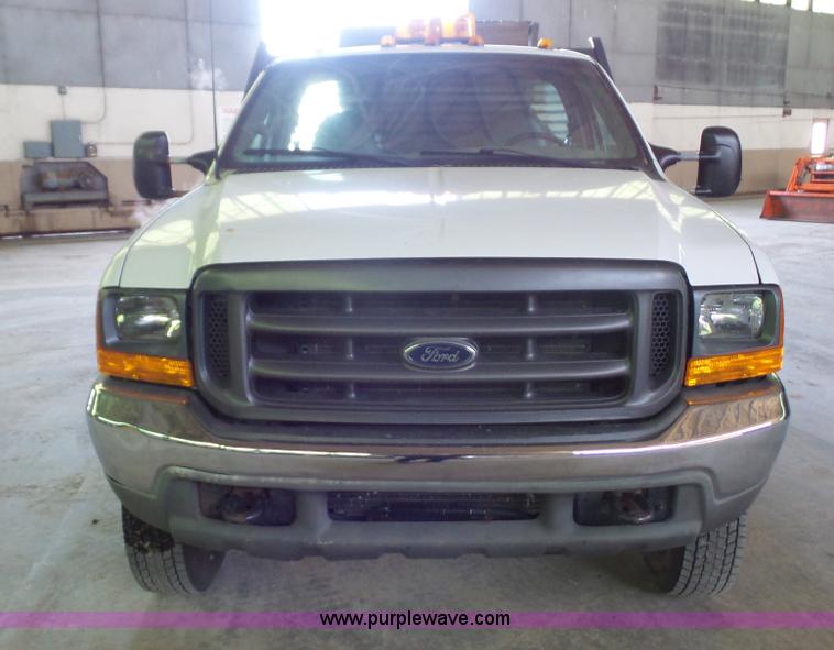 image for item J4735 2000 Ford F450 Super Duty flatbed truck