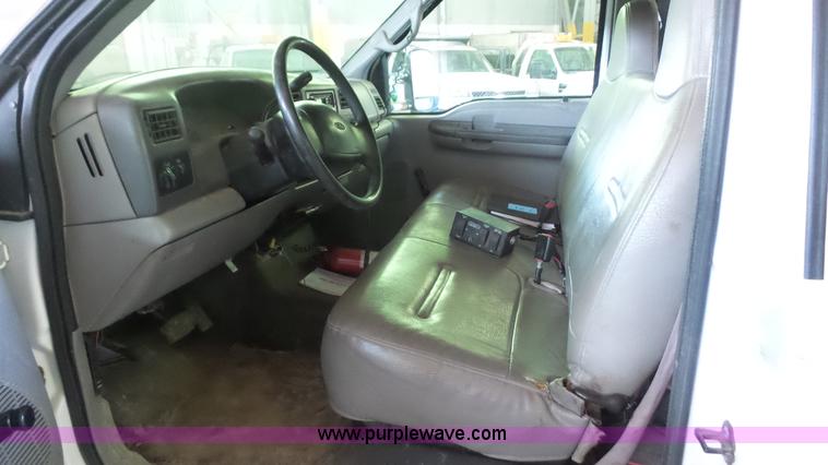 image for item J4735 2000 Ford F450 Super Duty flatbed truck