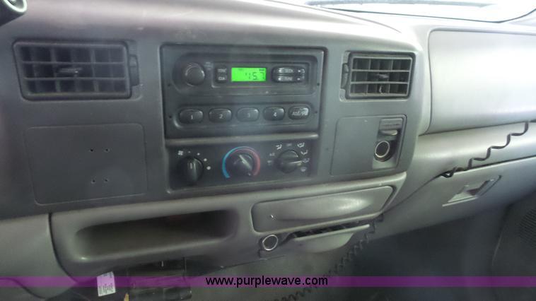 image for item J4735 2000 Ford F450 Super Duty flatbed truck