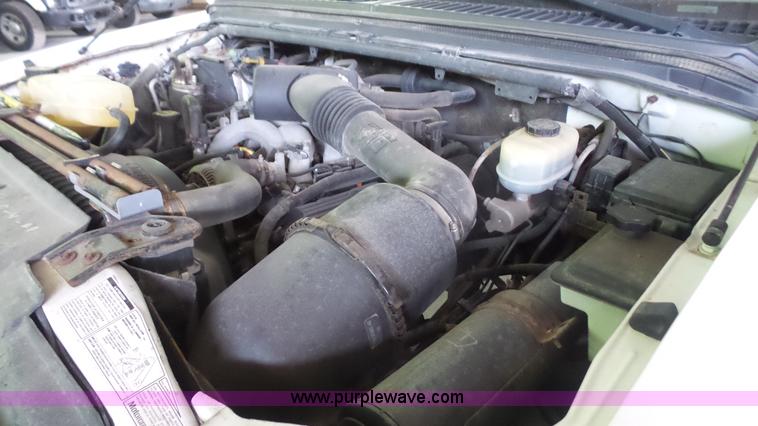 image for item J4735 2000 Ford F450 Super Duty flatbed truck