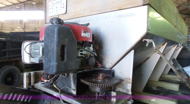 image for item J4735 2000 Ford F450 Super Duty flatbed truck