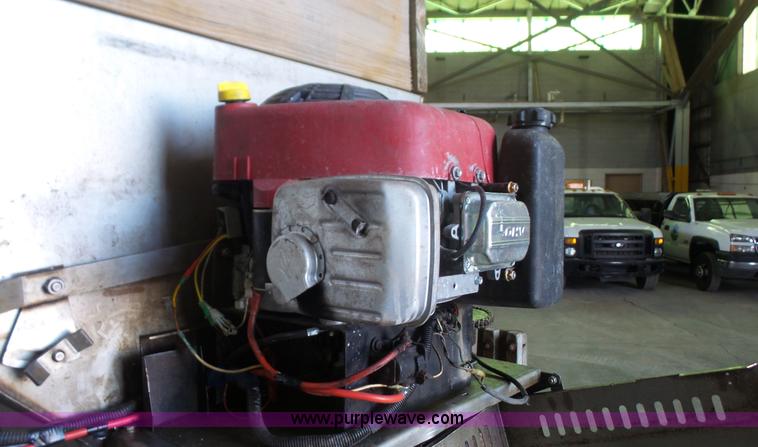 image for item J4735 2000 Ford F450 Super Duty flatbed truck