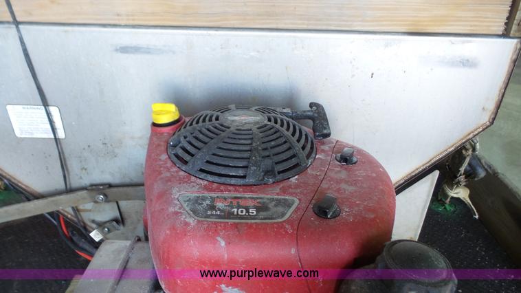 image for item J4735 2000 Ford F450 Super Duty flatbed truck