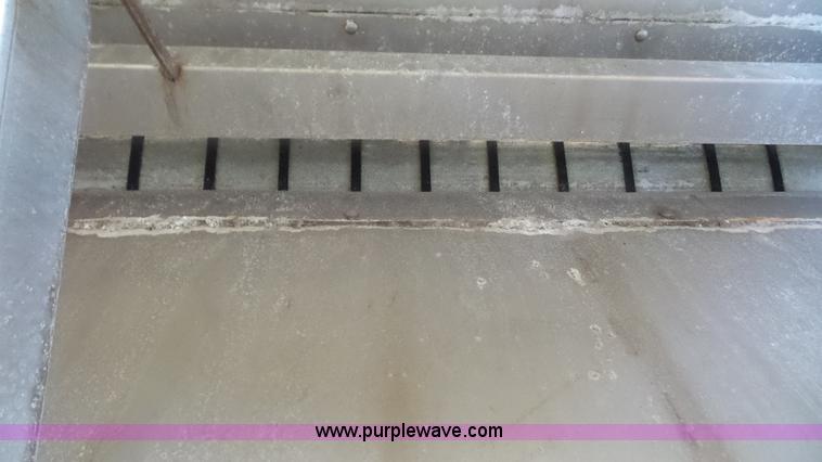 image for item J4735 2000 Ford F450 Super Duty flatbed truck