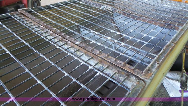 image for item J4735 2000 Ford F450 Super Duty flatbed truck