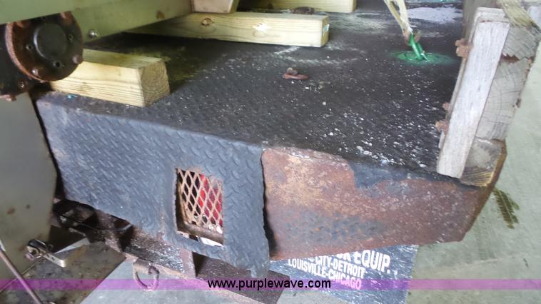 image for item J4735 2000 Ford F450 Super Duty flatbed truck