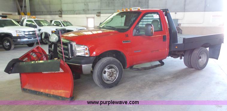 image for item J4736 2006 Ford F350 Super Duty pickup truck