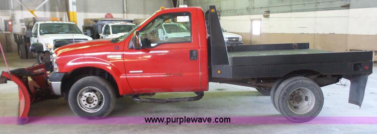 image for item J4736 2006 Ford F350 Super Duty pickup truck