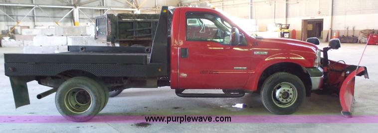 image for item J4736 2006 Ford F350 Super Duty pickup truck
