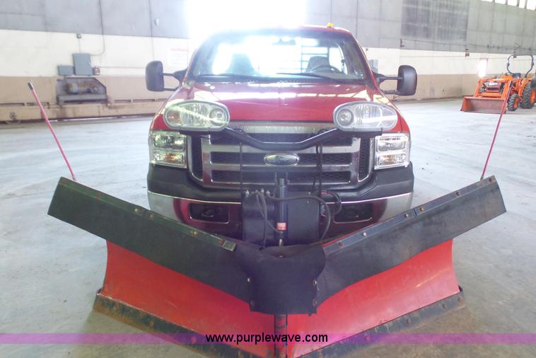 image for item J4736 2006 Ford F350 Super Duty pickup truck