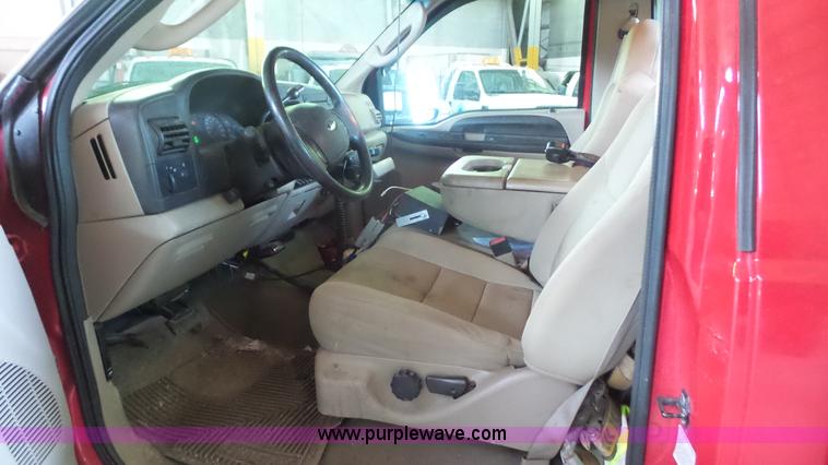 image for item J4736 2006 Ford F350 Super Duty pickup truck