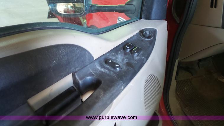 image for item J4736 2006 Ford F350 Super Duty pickup truck