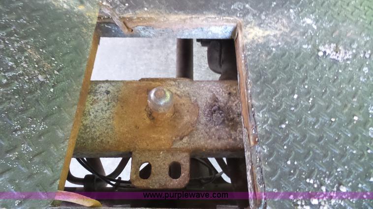 image for item J4736 2006 Ford F350 Super Duty pickup truck