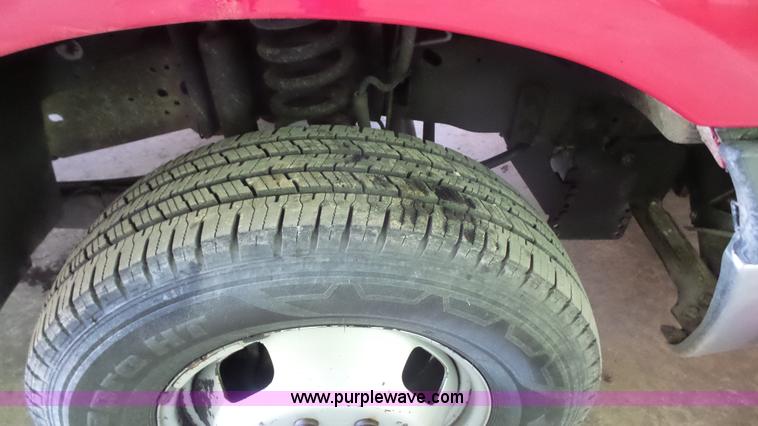 image for item J4736 2006 Ford F350 Super Duty pickup truck