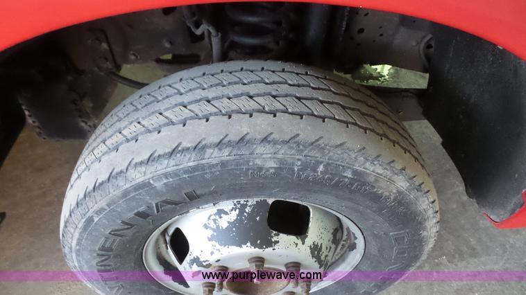 image for item J4736 2006 Ford F350 Super Duty pickup truck