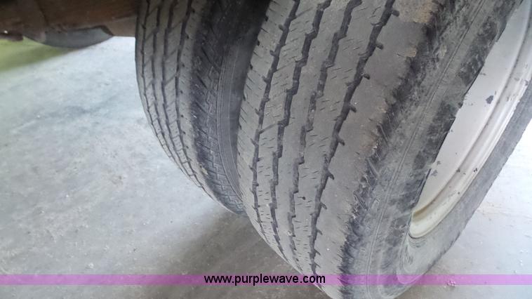 image for item J4736 2006 Ford F350 Super Duty pickup truck