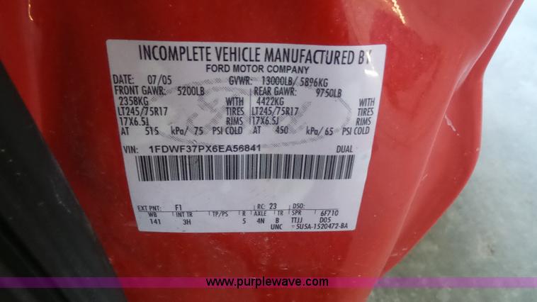 image for item J4736 2006 Ford F350 Super Duty pickup truck