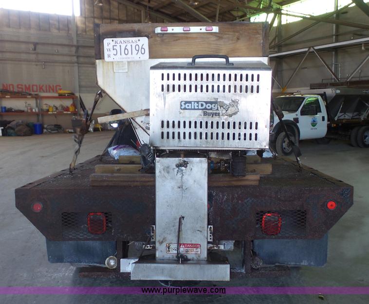 image for item J4737 2006 Ford F350 Super Duty flatbed pickup truck