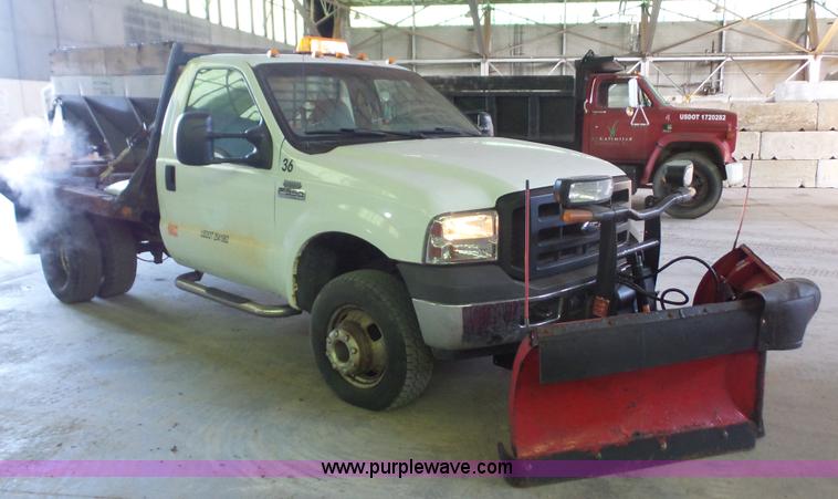 image for item J4737 2006 Ford F350 Super Duty flatbed pickup truck