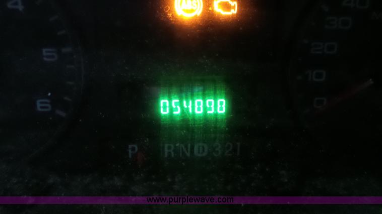 image for item J4737 2006 Ford F350 Super Duty flatbed pickup truck