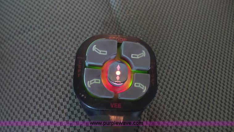 image for item J4737 2006 Ford F350 Super Duty flatbed pickup truck